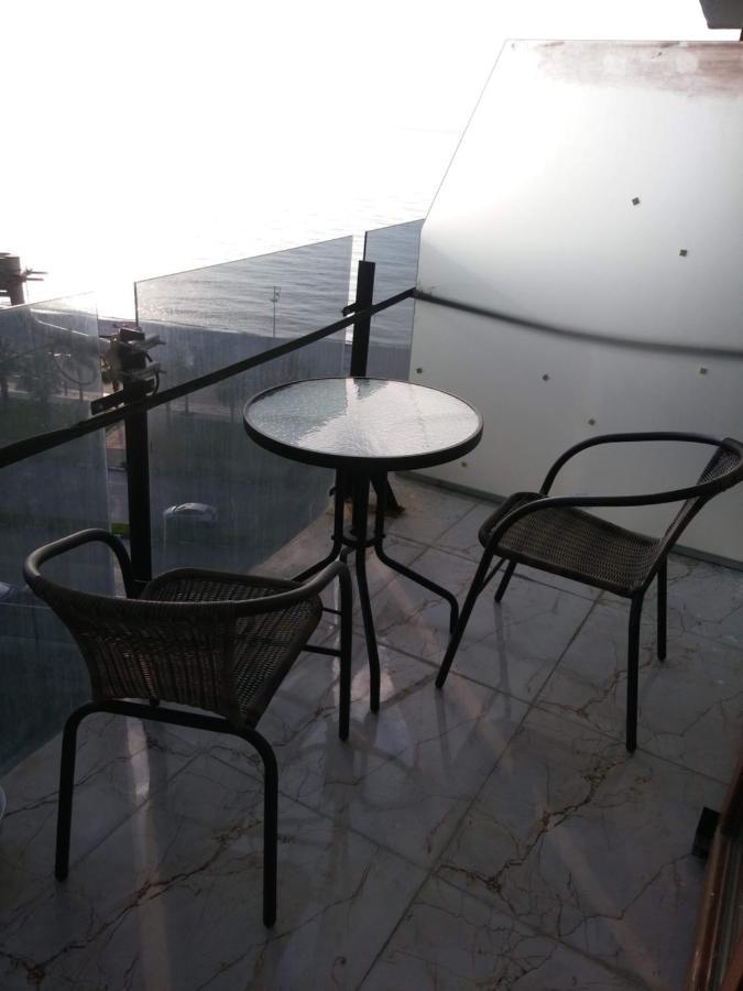 Apartment On The Back Sea Batumi Bagian luar foto