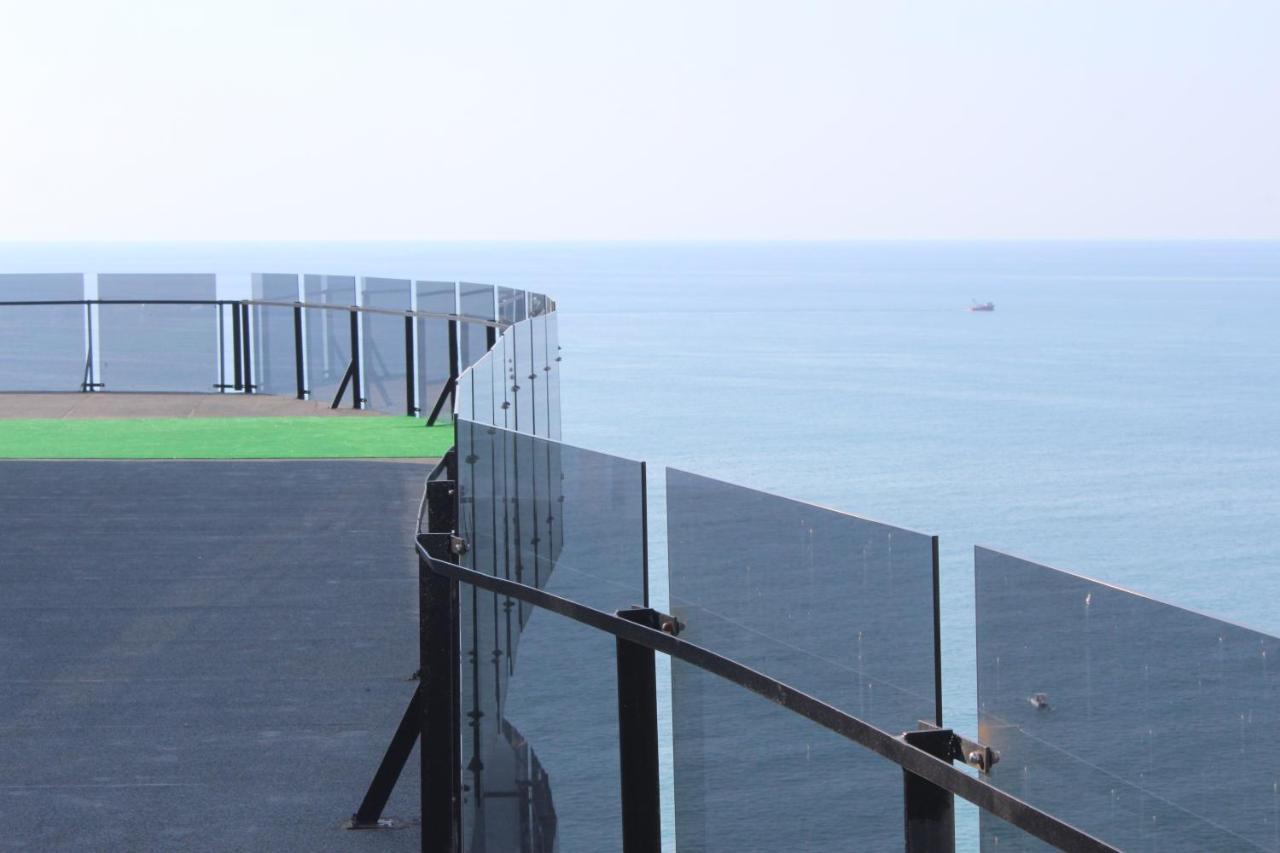 Apartment On The Back Sea Batumi Bagian luar foto