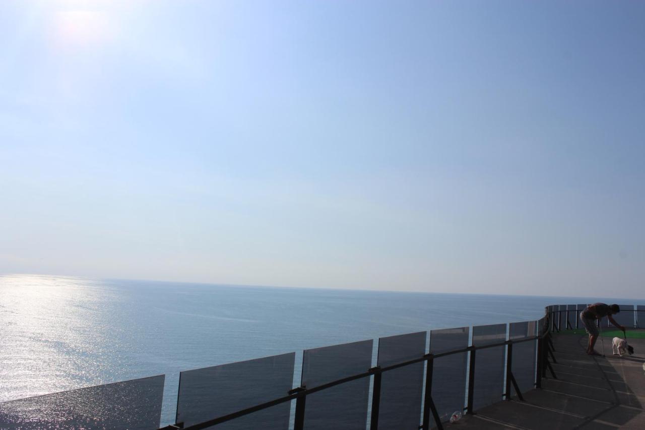 Apartment On The Back Sea Batumi Bagian luar foto