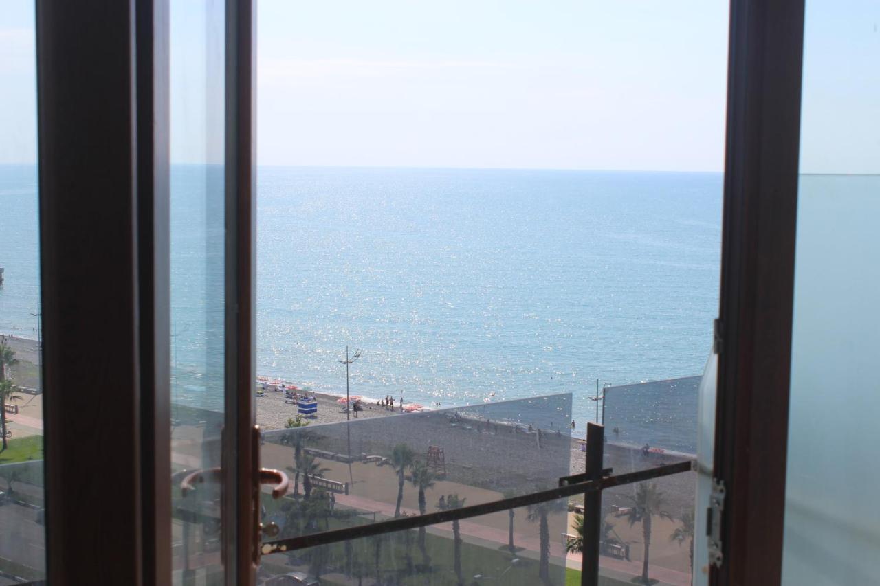 Apartment On The Back Sea Batumi Bagian luar foto